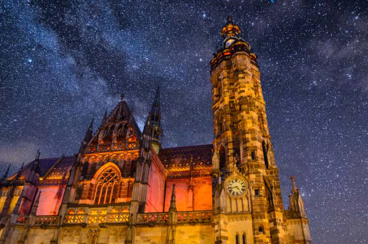 St. Elisabeth Cathedral at night