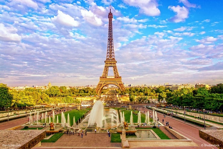 Eiffel Tower and fountain at Jardins du Trocadero in Paris, France