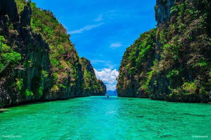 Crystal clear water in Palawan, Philippines