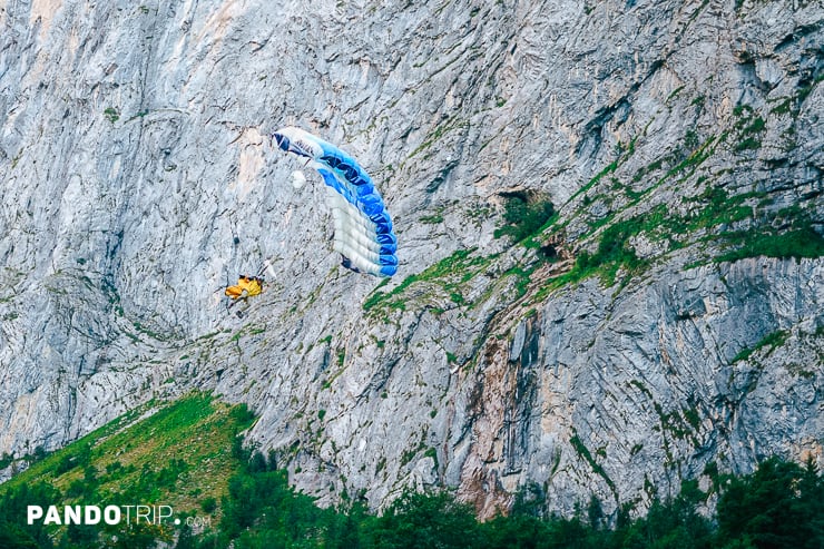 BASE jumping in Lauterbrunnen