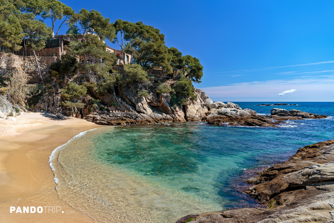 Cala del Paller, one of the most beautiful hidden beaches along the Camí de Ronda coastal trail near Sant Antoni de Calonge